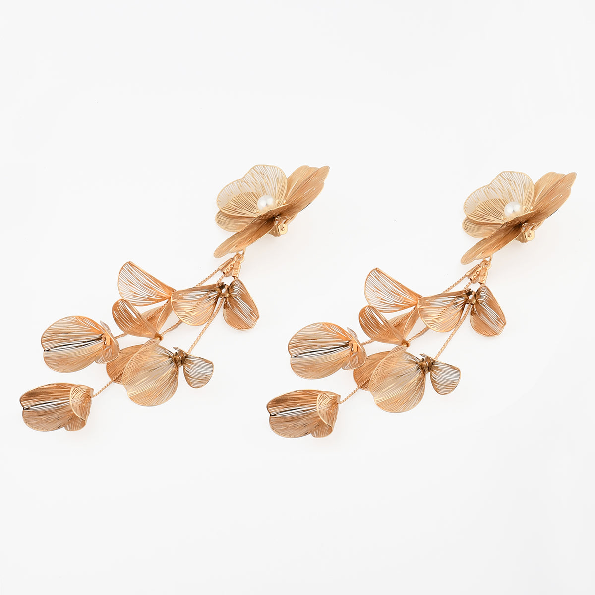 Boucles d’oreilles clips – fleurs filigranées dorées