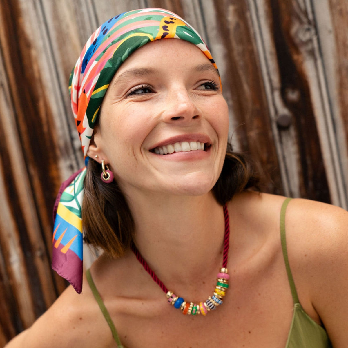 Collier cordon avec perles émail multicolore