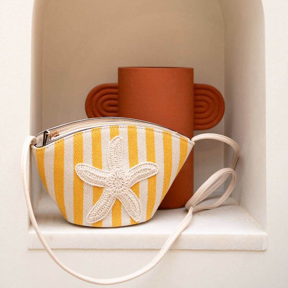 Petit panier étoile de mer à rayures jaune et blanc