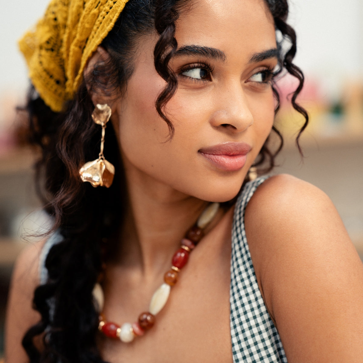 Boucles d'oreilles pendantes feuilles dorées