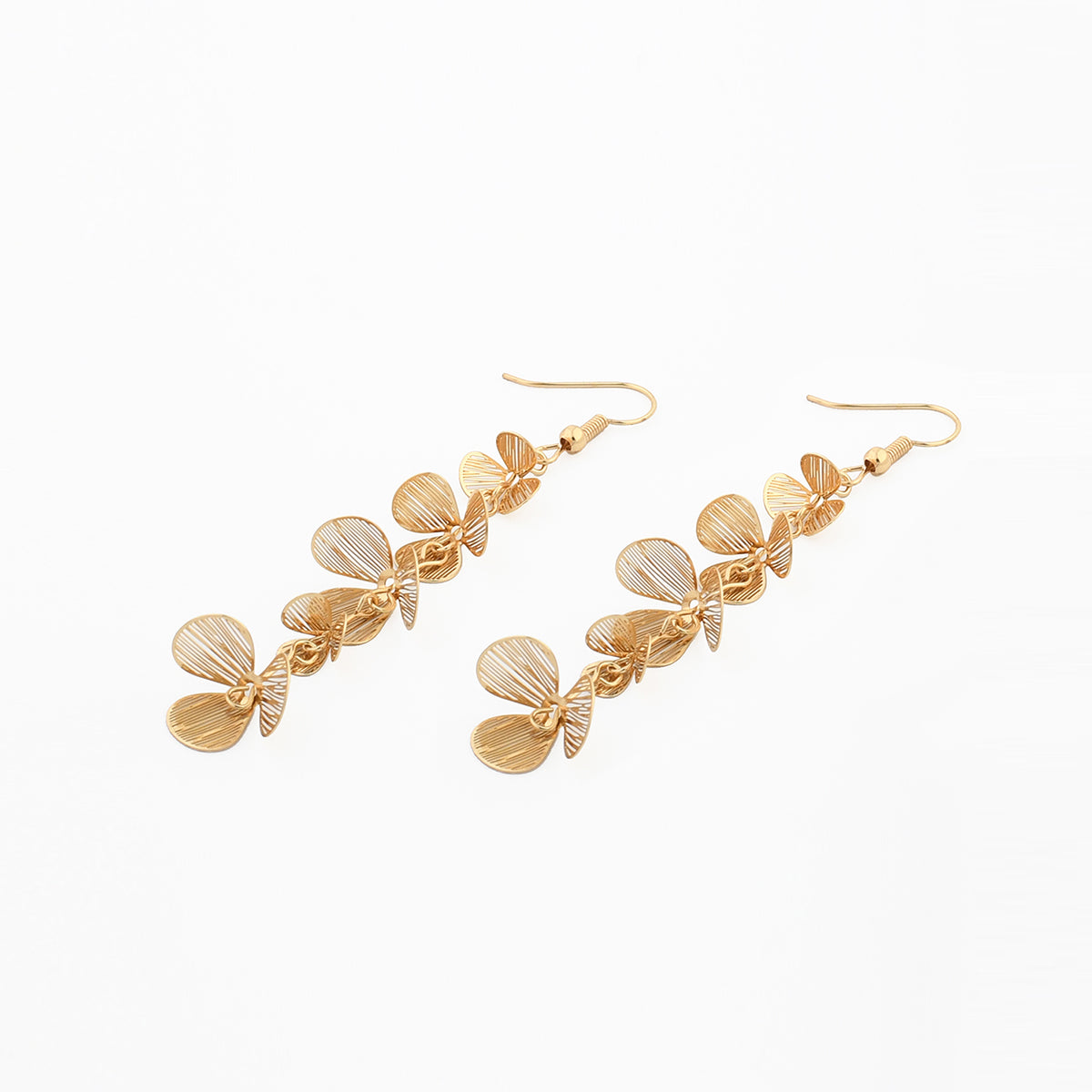 Longues boucles d’oreilles à pétales en filigrane doré