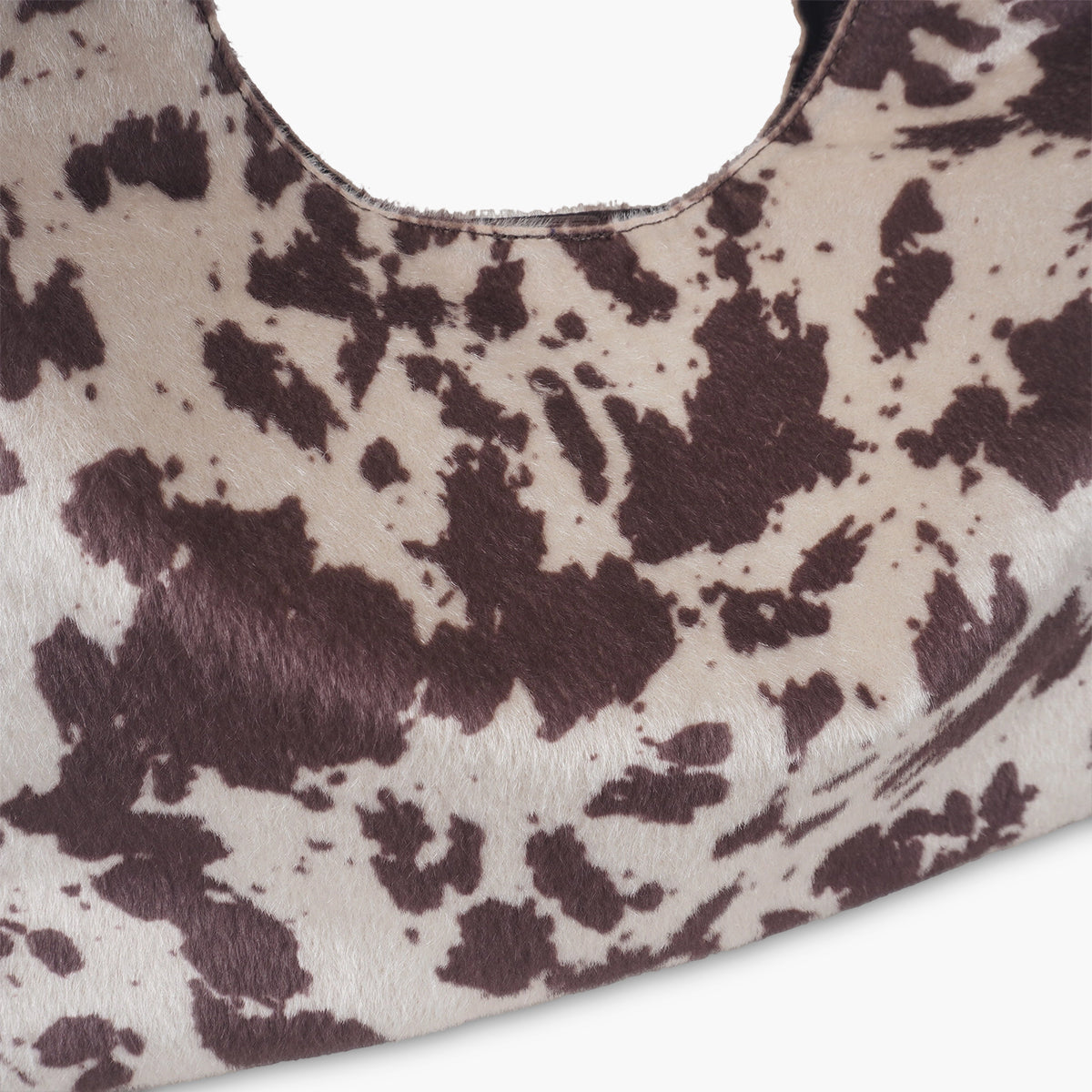 Sac hobo porté épaule texturé motif vache