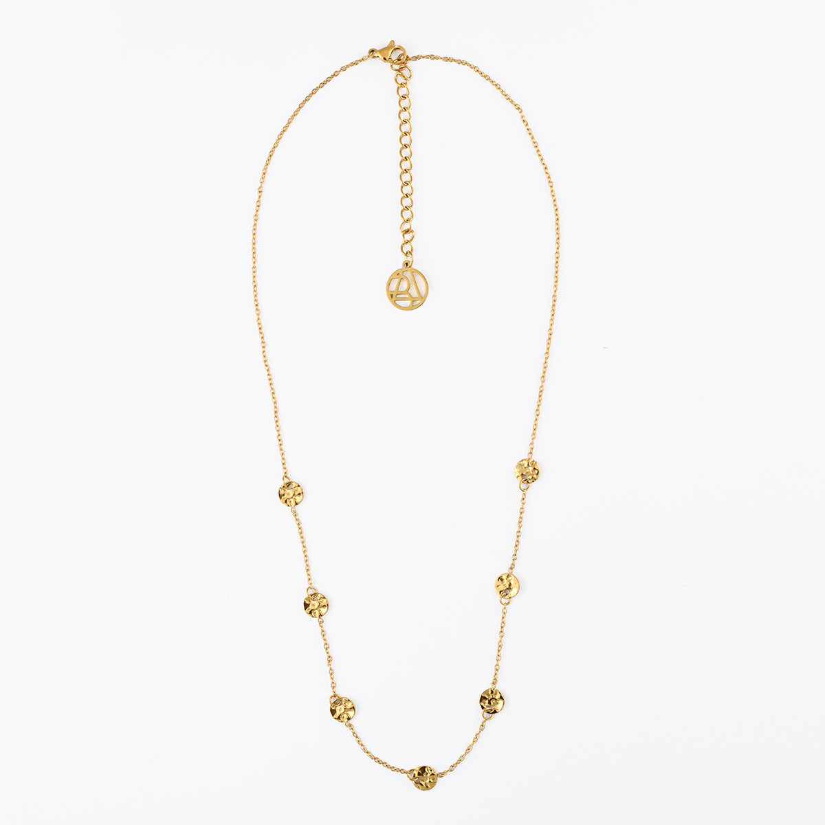 Collier chaîne fine avec disques martelés en acier inoxydable