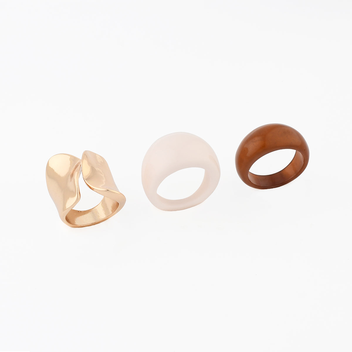 Set de 3 bagues assorties ivoire, doré et marron