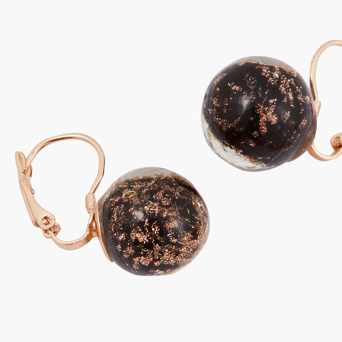 Boucles d'oreilles dormeuses perle de verre noire et dorée
