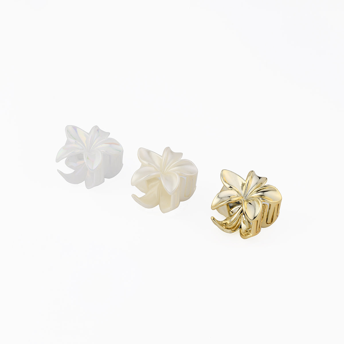 Set de 3 pinces cheveux fleurs blanc perle et dorée
