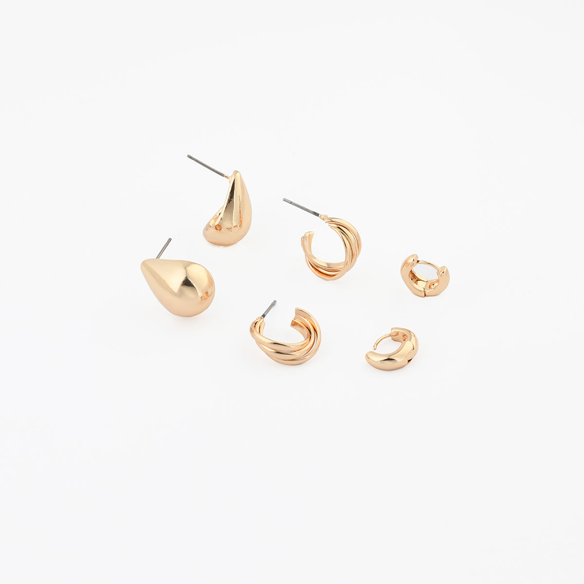 Set de 3 paires de petites boucles d’oreilles dorées