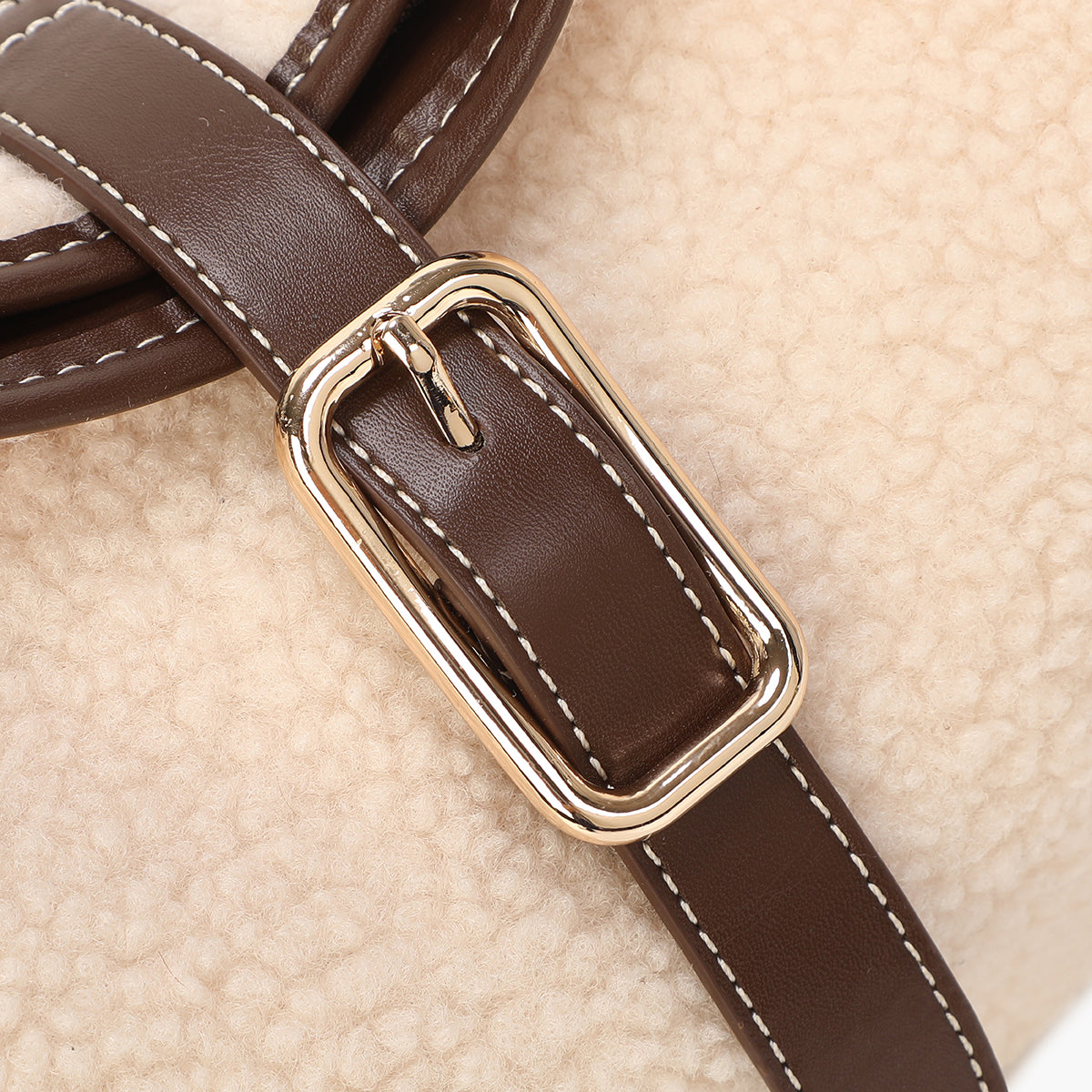 Sac croisé à bouclettes écru