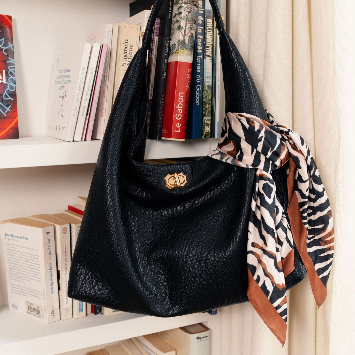 Foulard carré motif zèbre marron et noir