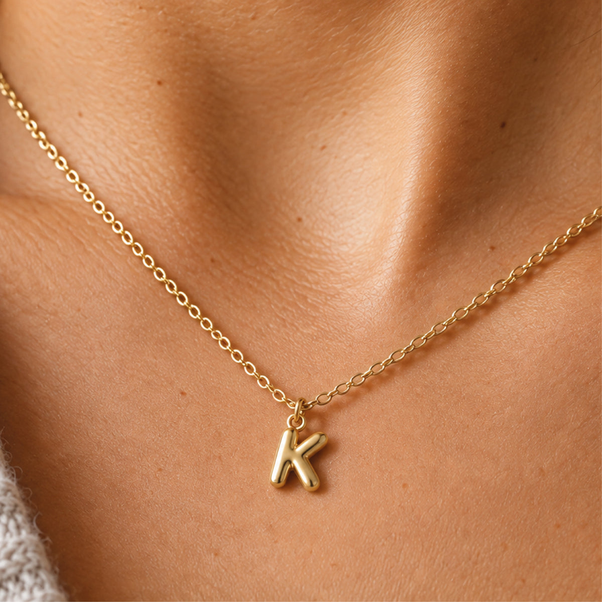 Collier à pendentif lettre K acier inoxydable