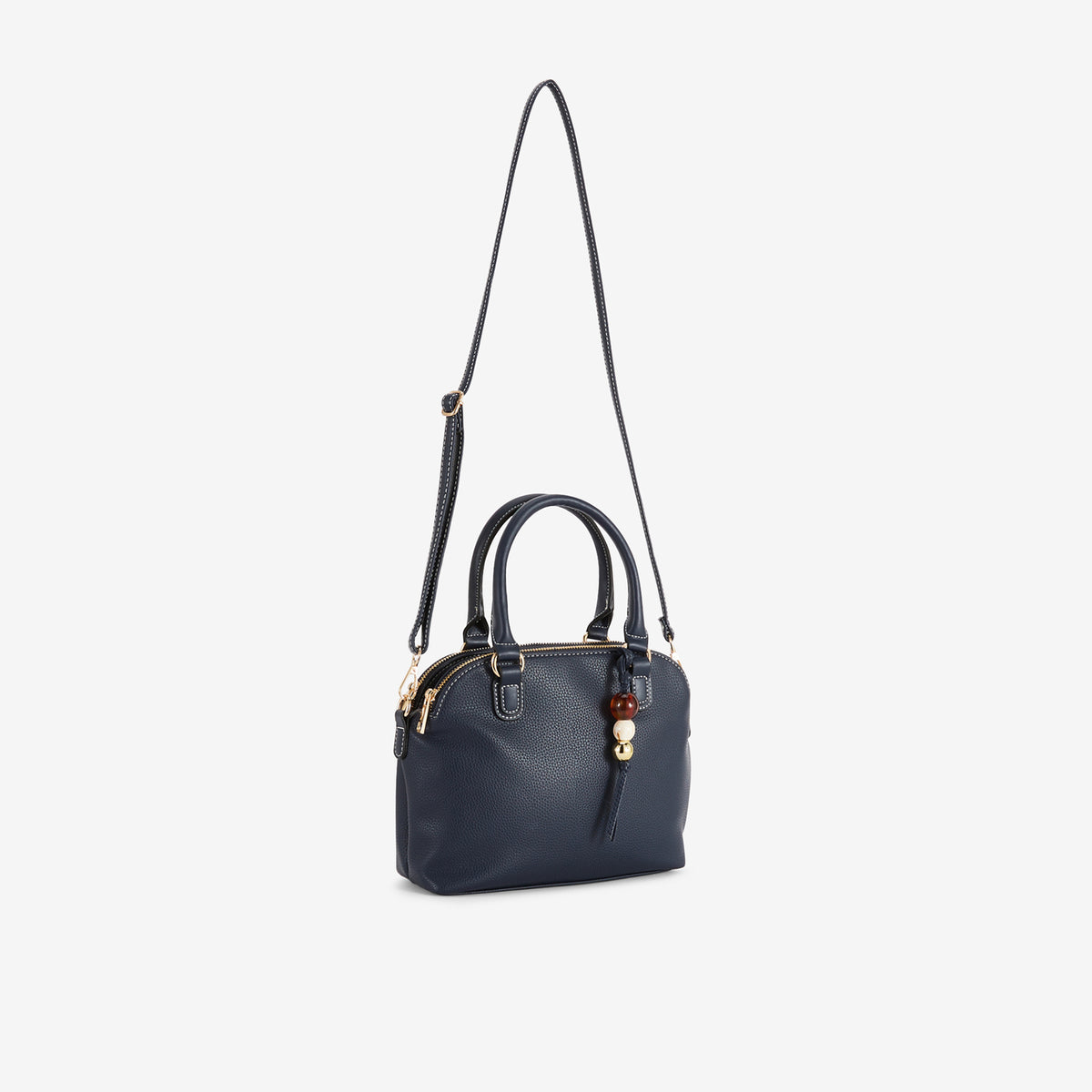 Petit sac porté main bleu avec grigri de perles