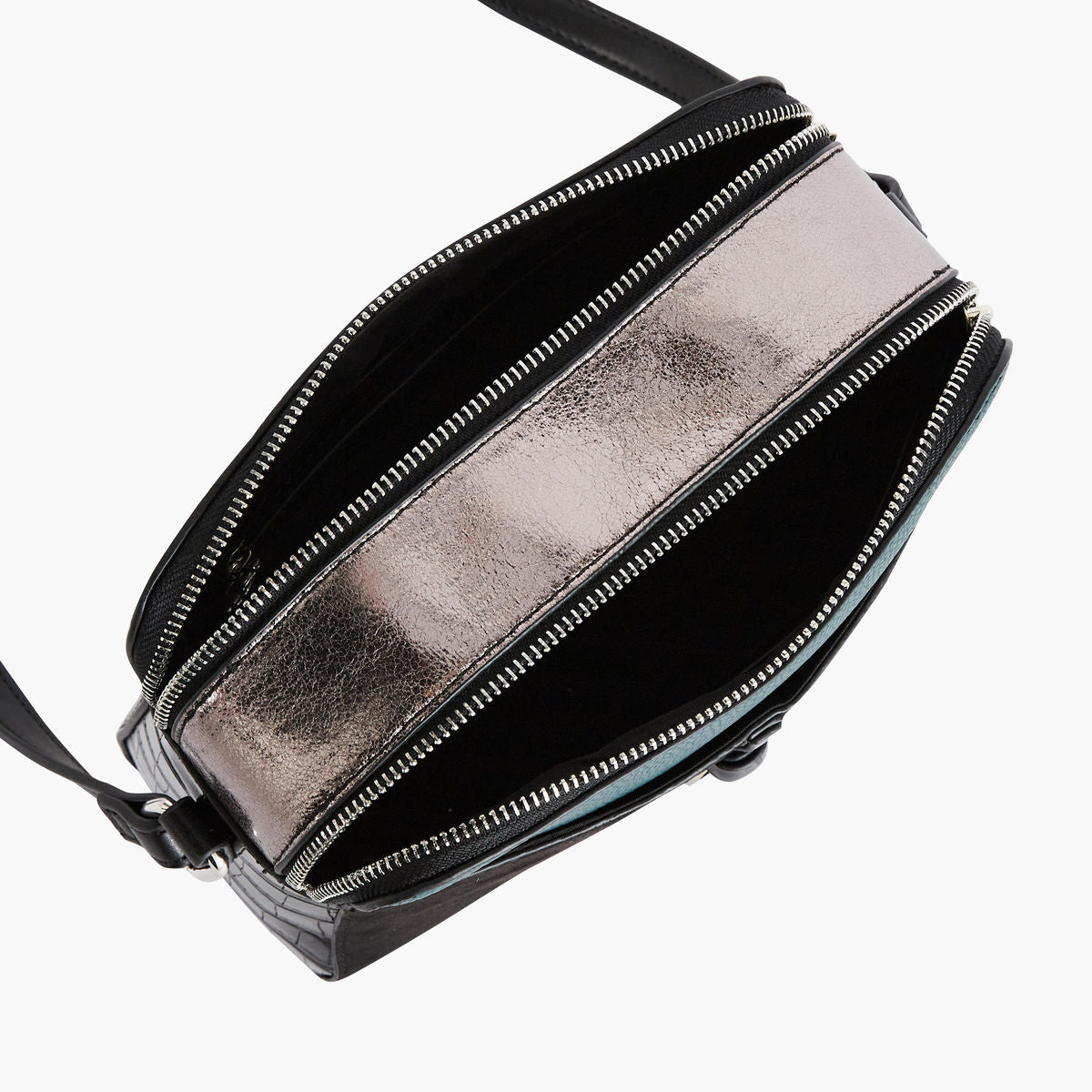 Sac bandoulière noir trimatière avec effet croco-métallisé