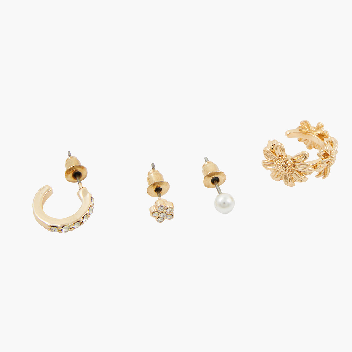 Set de 3 boucles d'oreilles et 1 earcuf