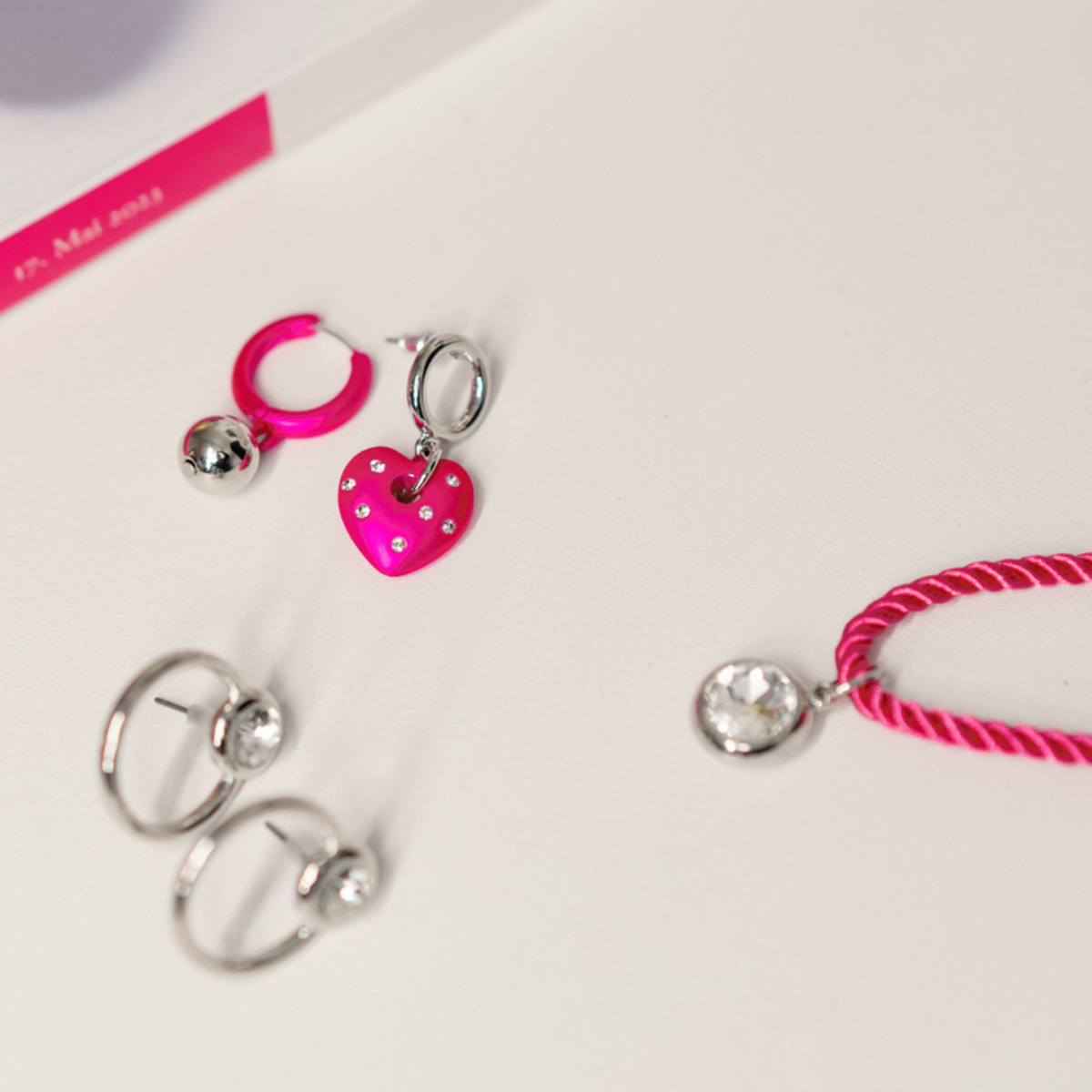 Boucles d'oreilles anneaux avec strass