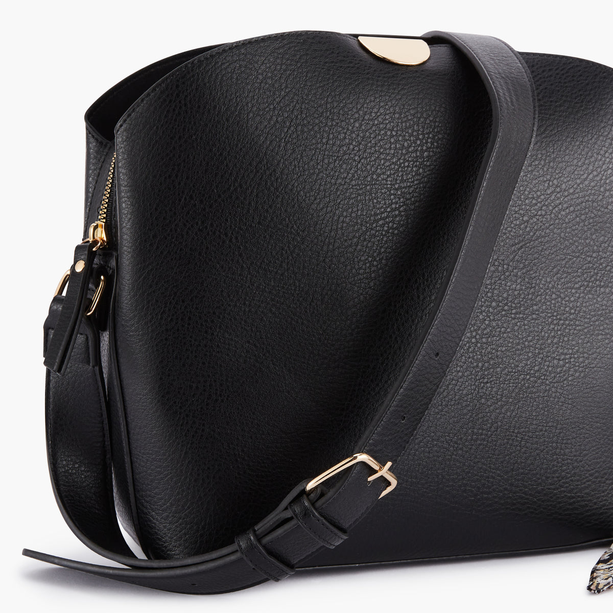 Sac carré noir à bandoulière avec foulard