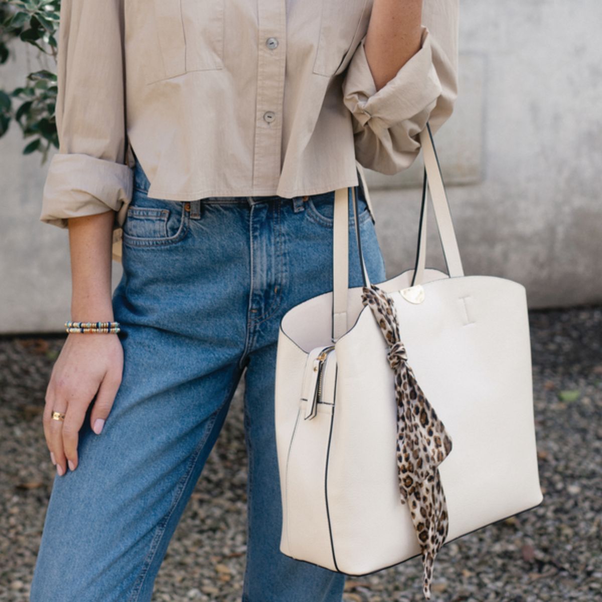 Sac épaule noir avec foulard