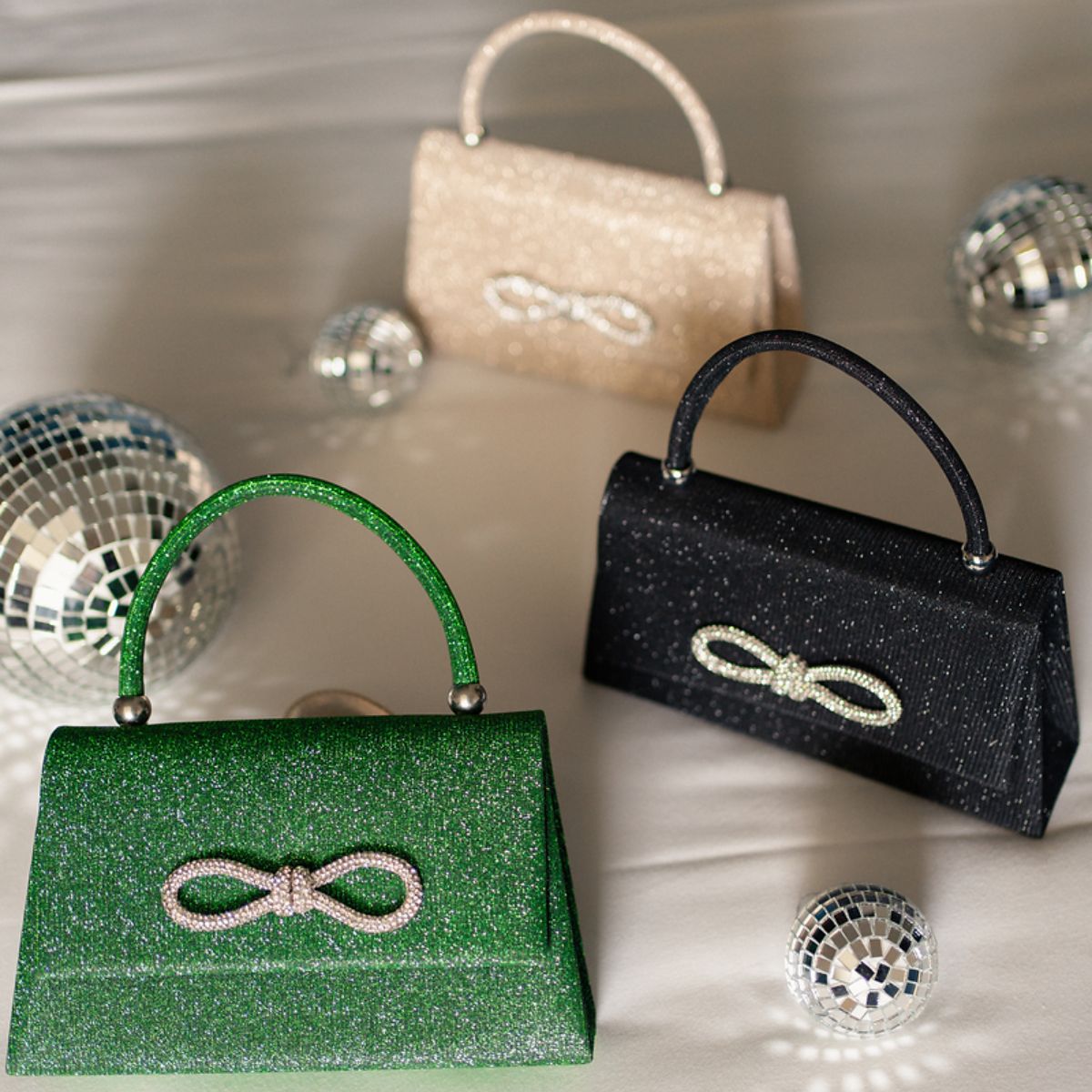 Petit sac à main noir à paillette avec noeud