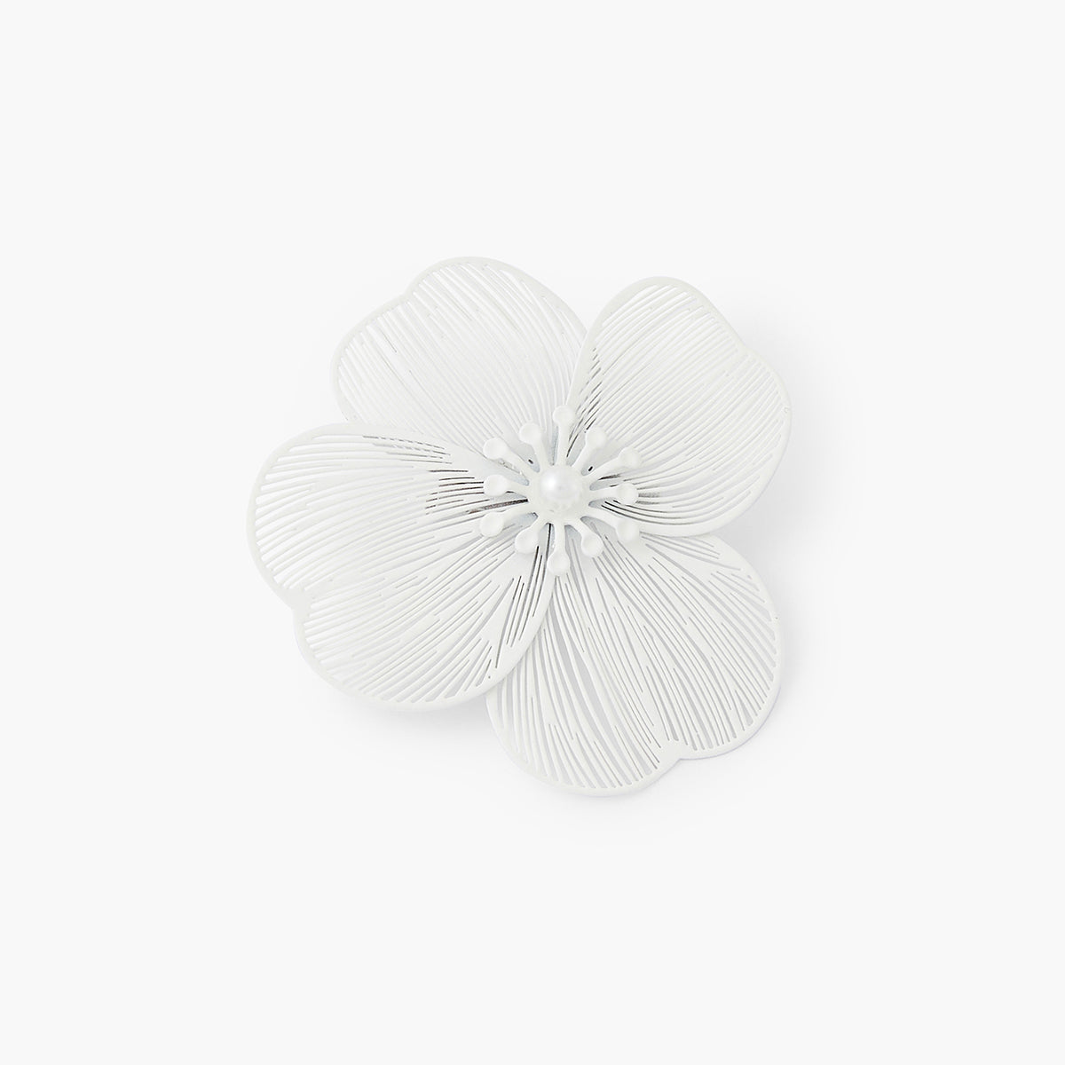 Broche fleur blanche en filigrane