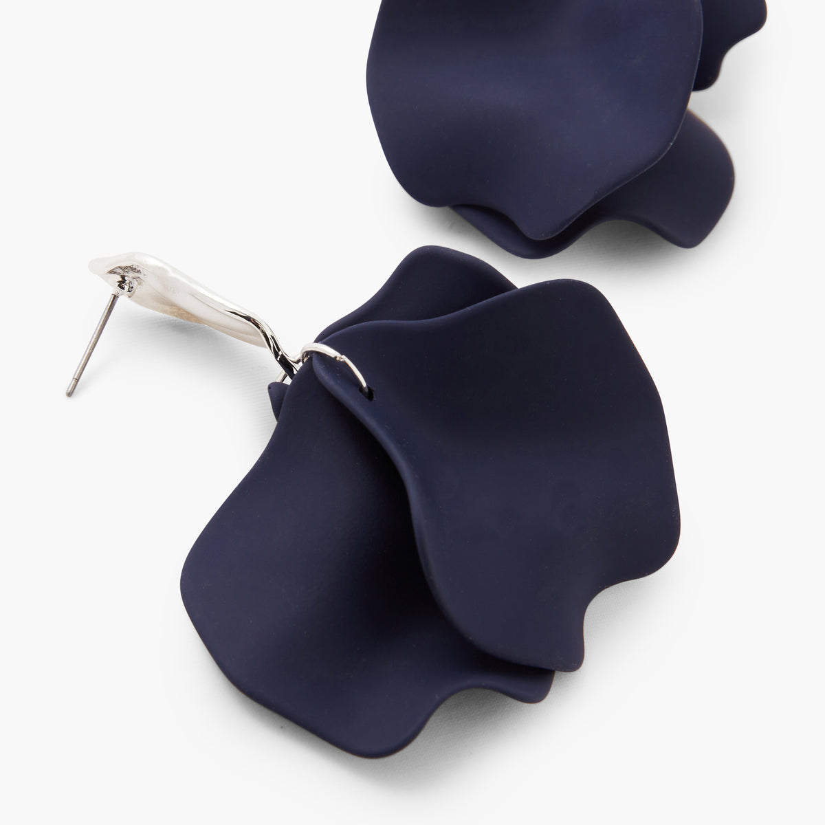 Boucles d'oreilles pétales de fleurs bleus