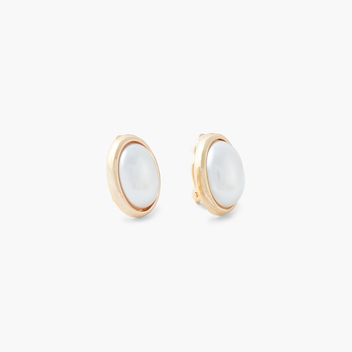 Boucles d'oreilles ovales à clips avec perle