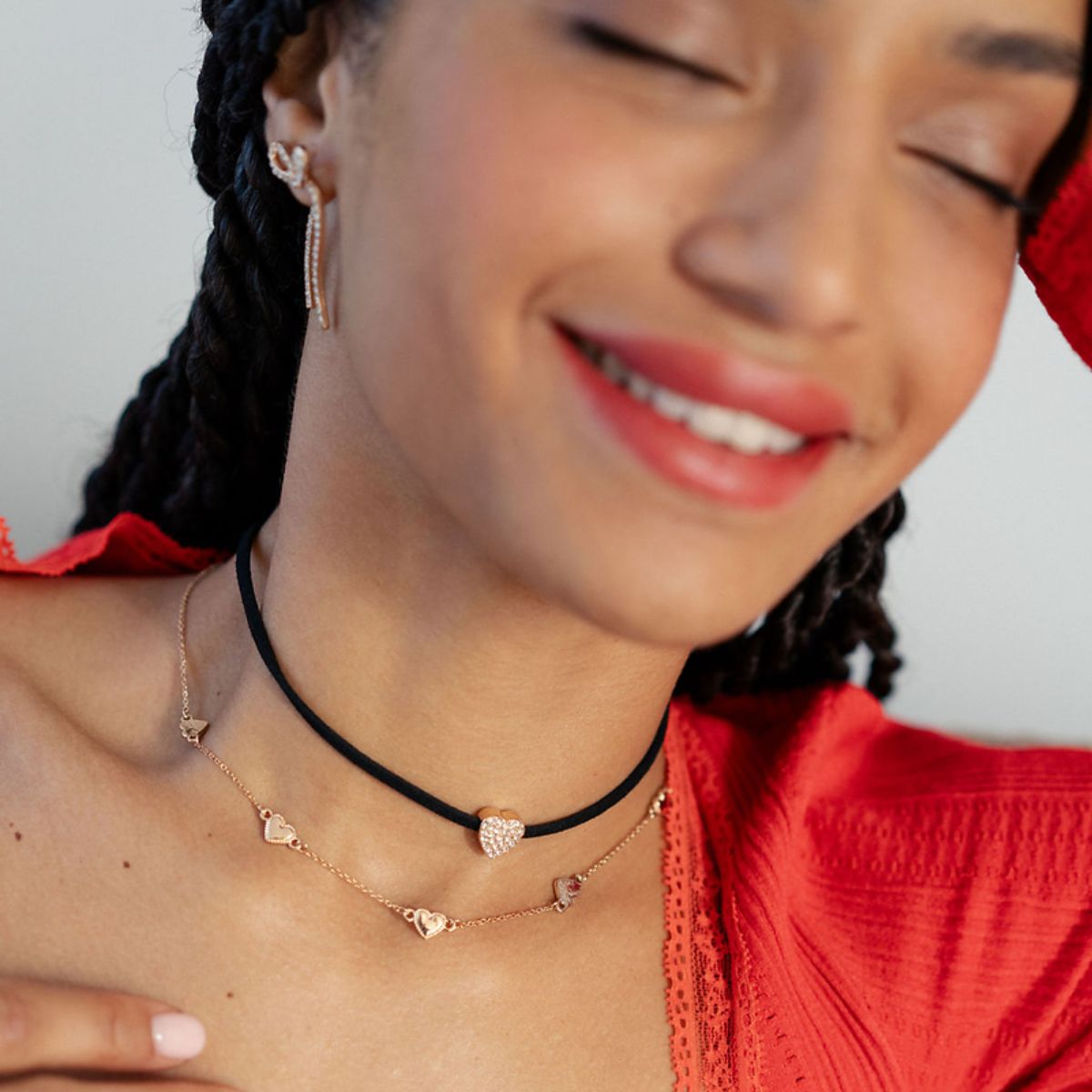 Set de 2 colliers cœur suédine noire et chaine dorée