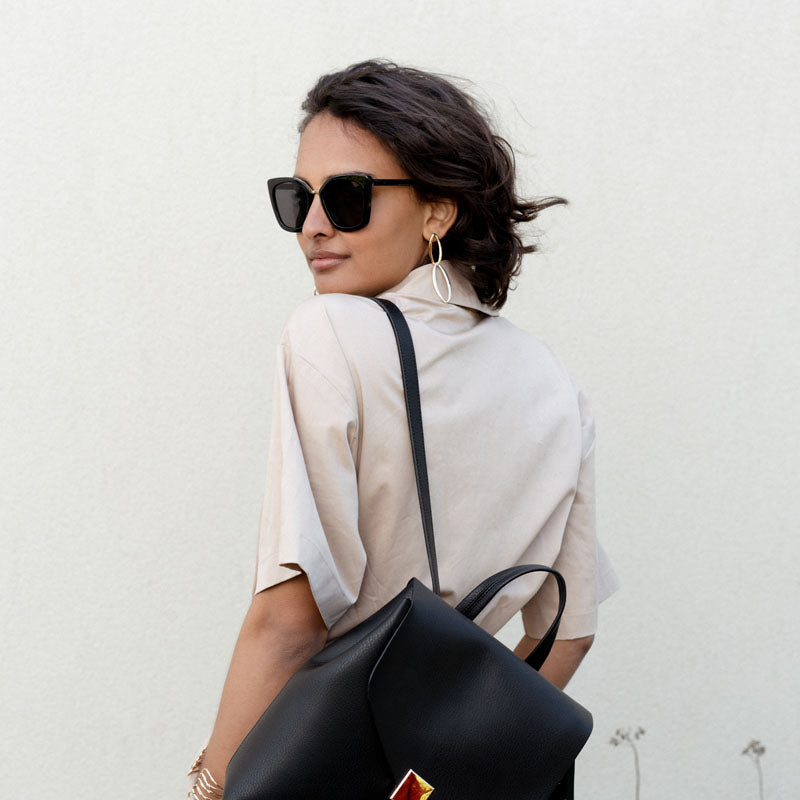 Lunettes de soleil noires forme carrée - cat. UV3