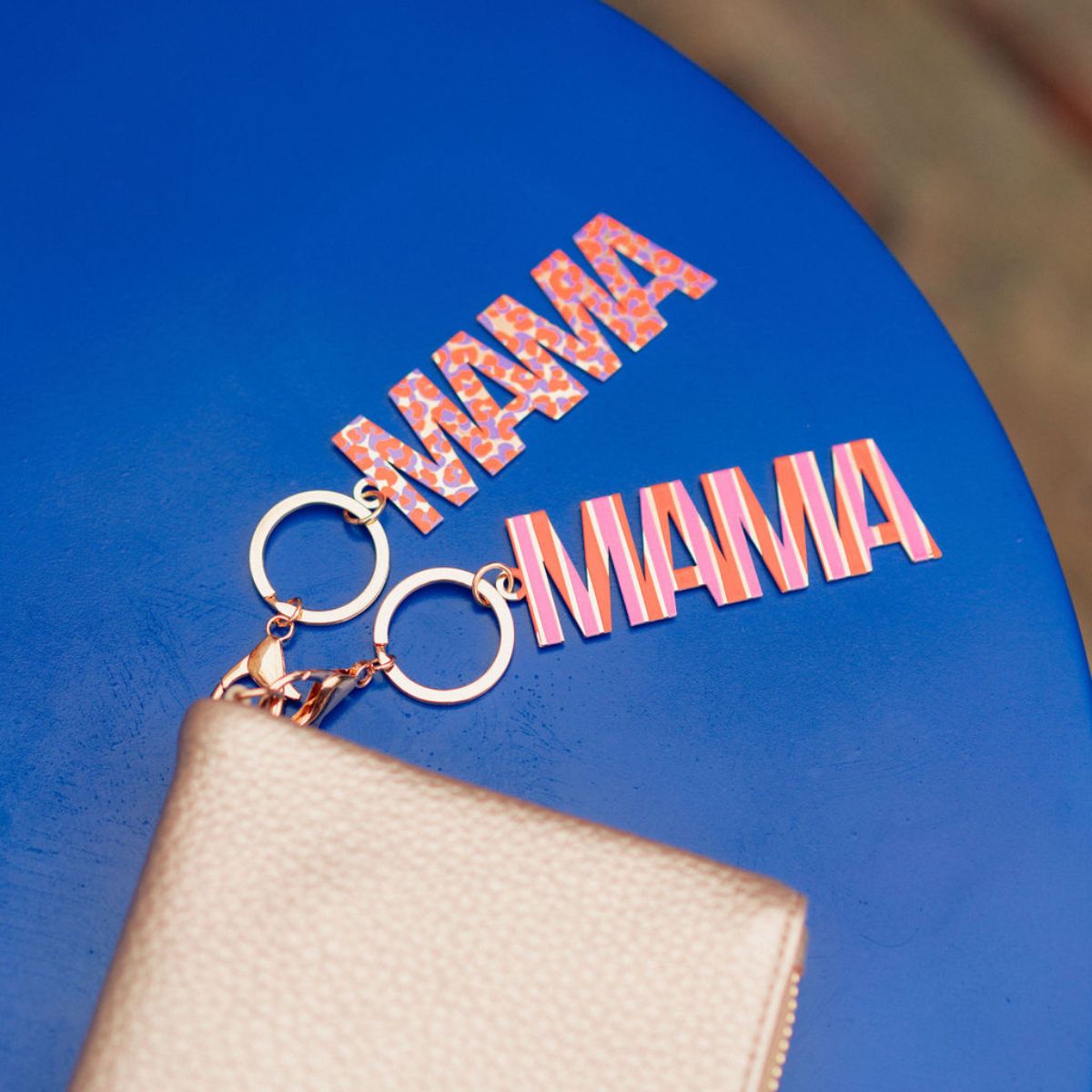 Porte-clés Mama imprimé rayures roses