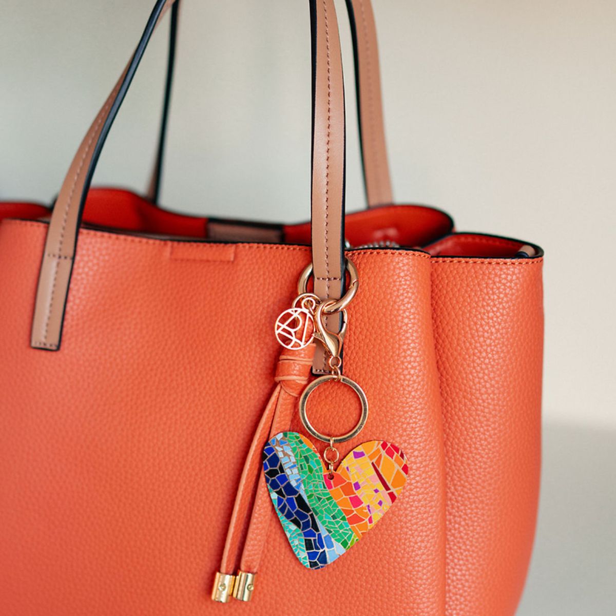 Sac à main effet grainé corail