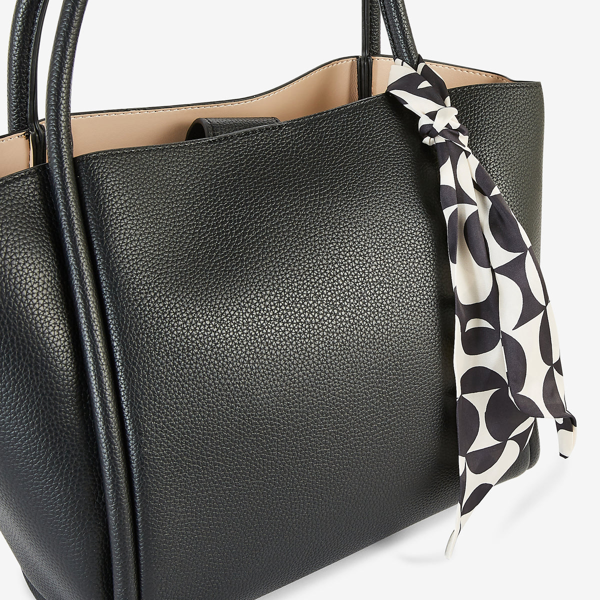 Cabas noir avec foulard