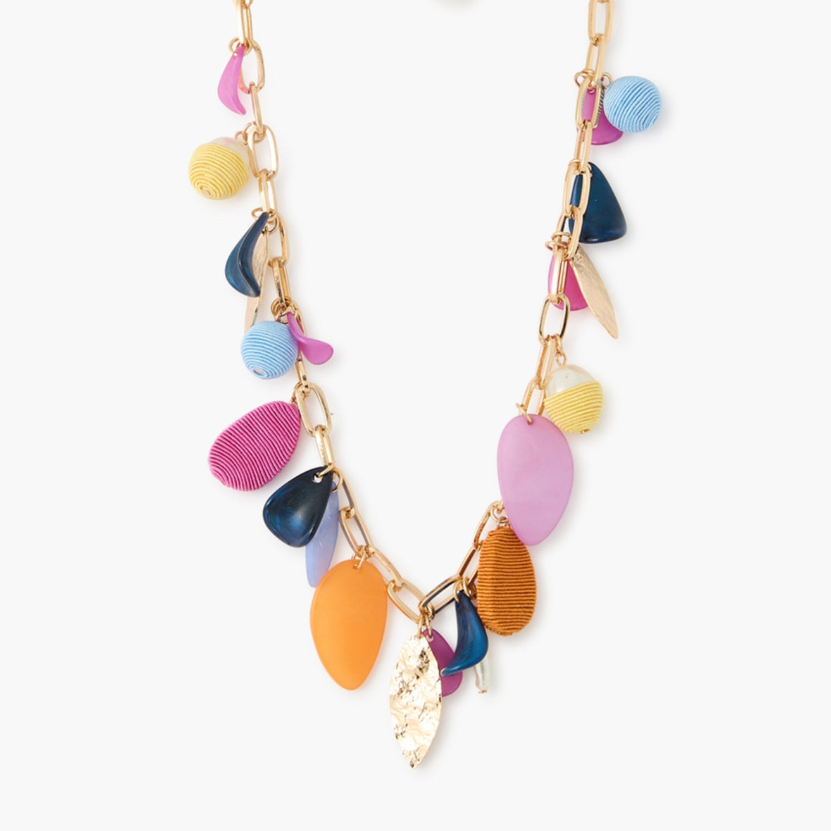 Collier chaine à breloques multicolores