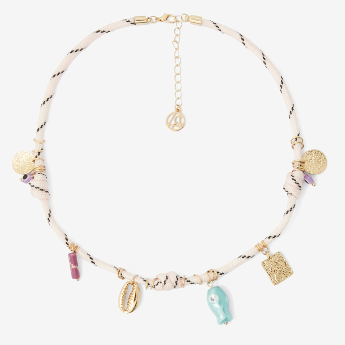 Collier cordon avec breloques