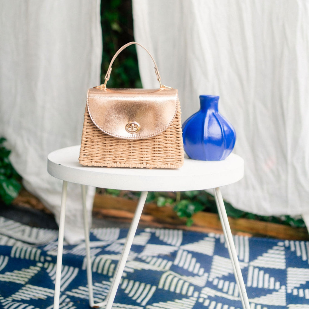 Sac à bandoulière en paille doré rose
