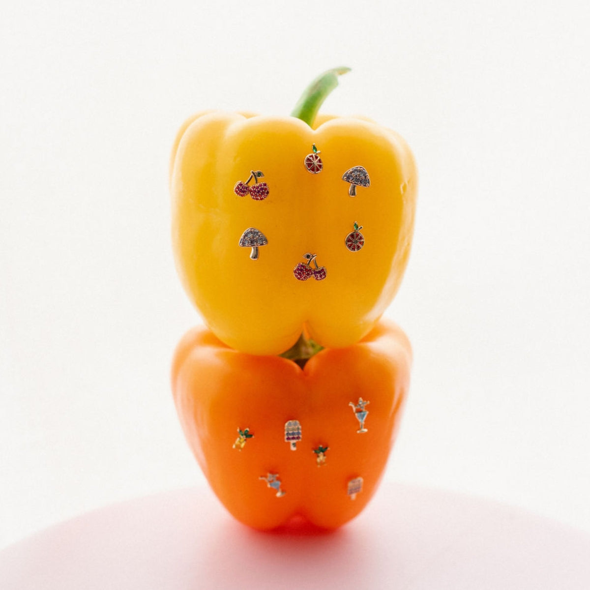 Puces d'oreilles oranges avec zircon