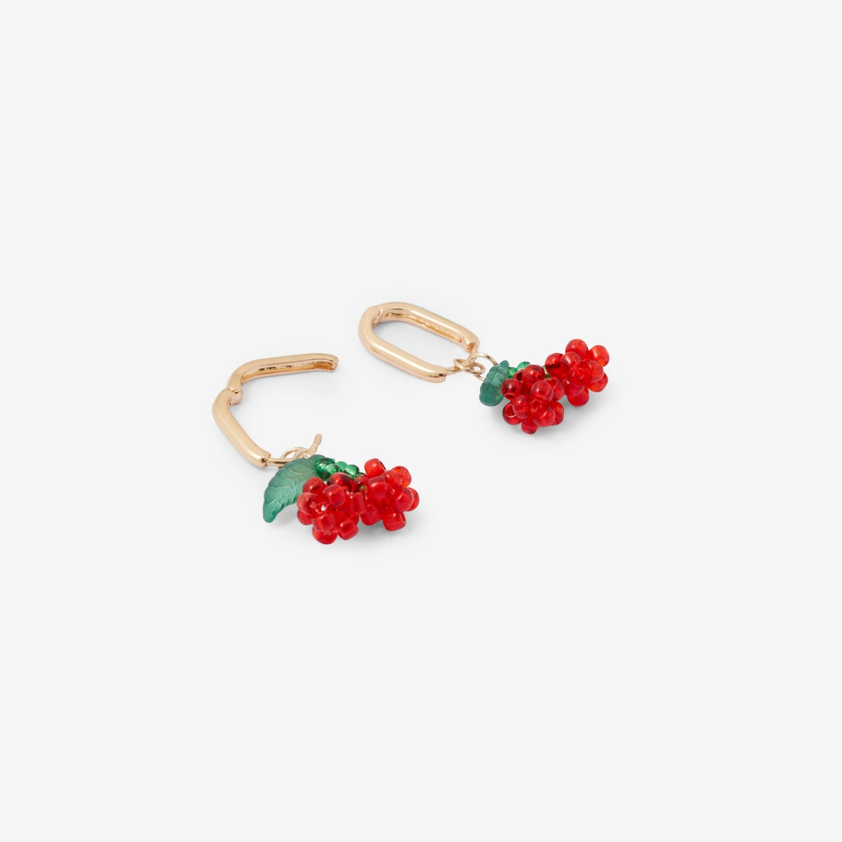 Petites créoles cerises perles de rocaille