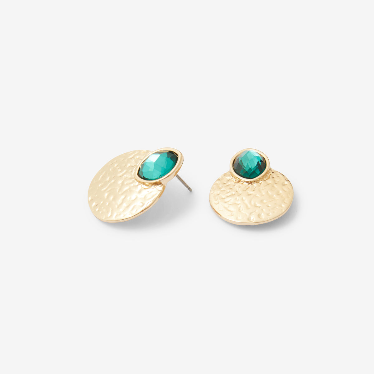Petites boucles d'oreilles martelées avec pierre facettée
