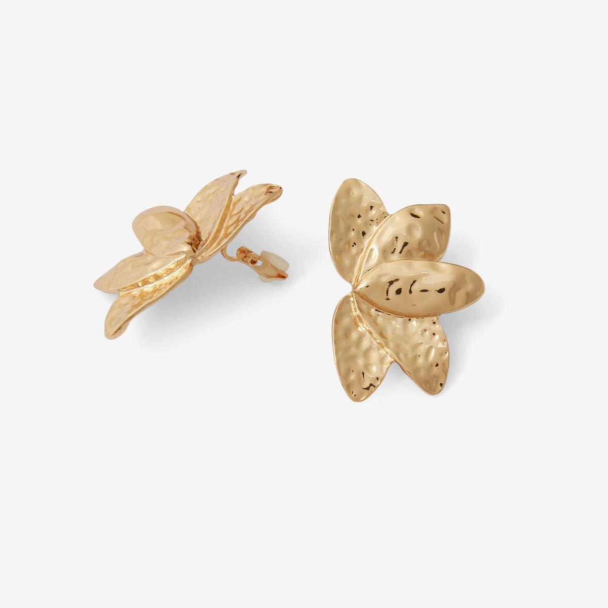 Boucles d’oreilles à clips fleurs martelées dorées