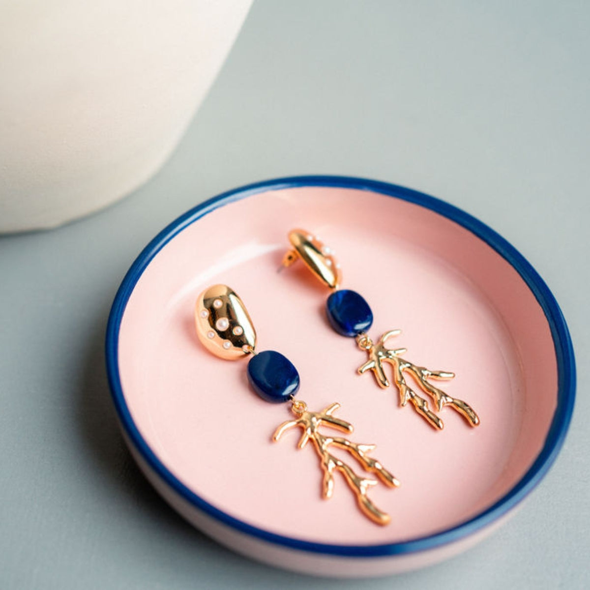 Longues boucles d'oreilles corail