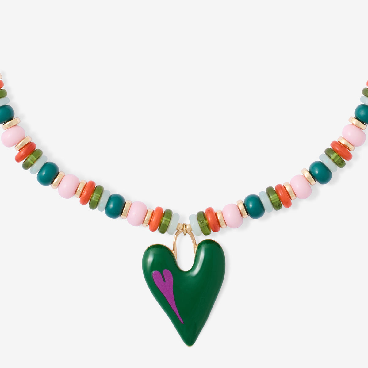 Collier à perles vertes et roses avec pendentif cœur vert