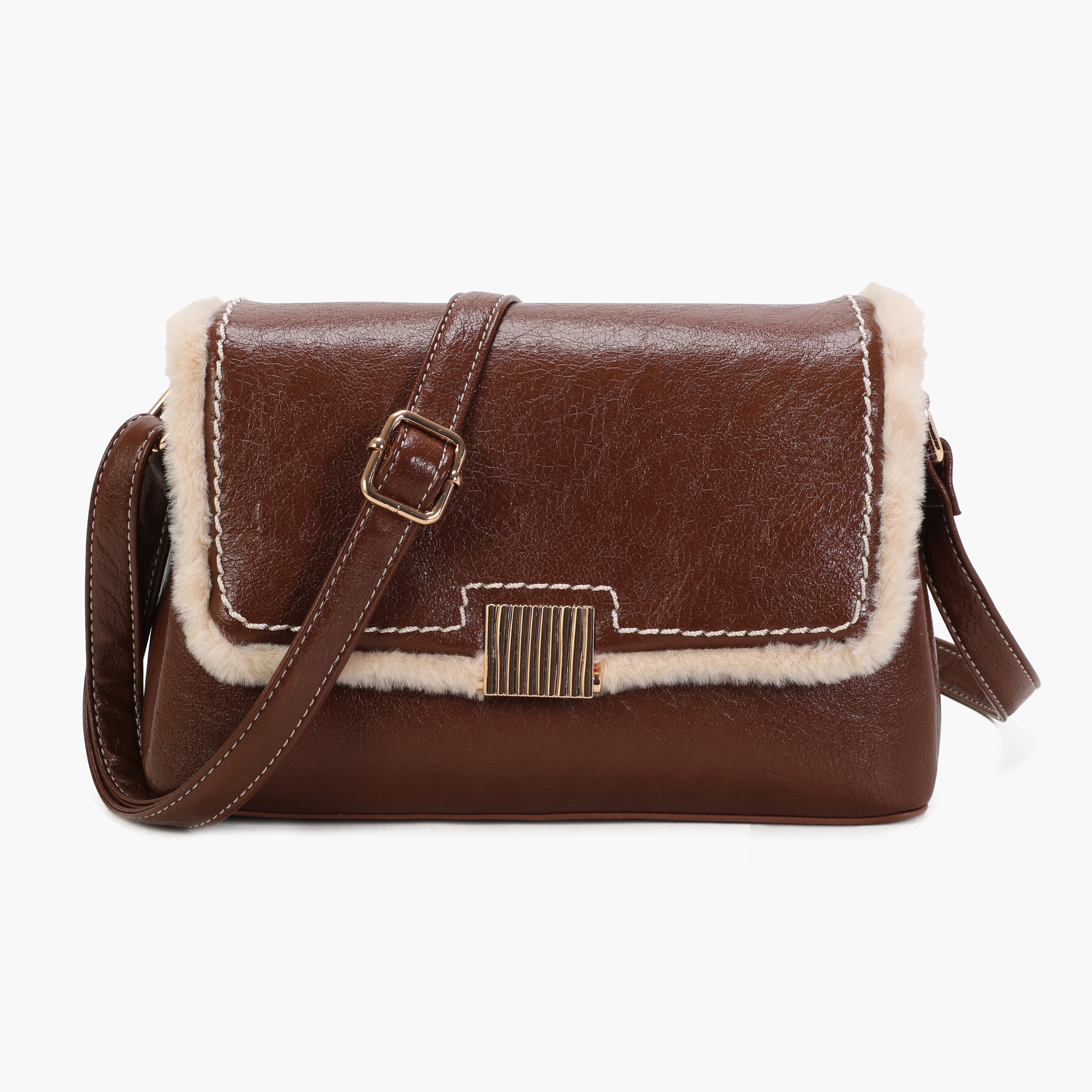 Sac à bandoulière marron avec effet fourrure