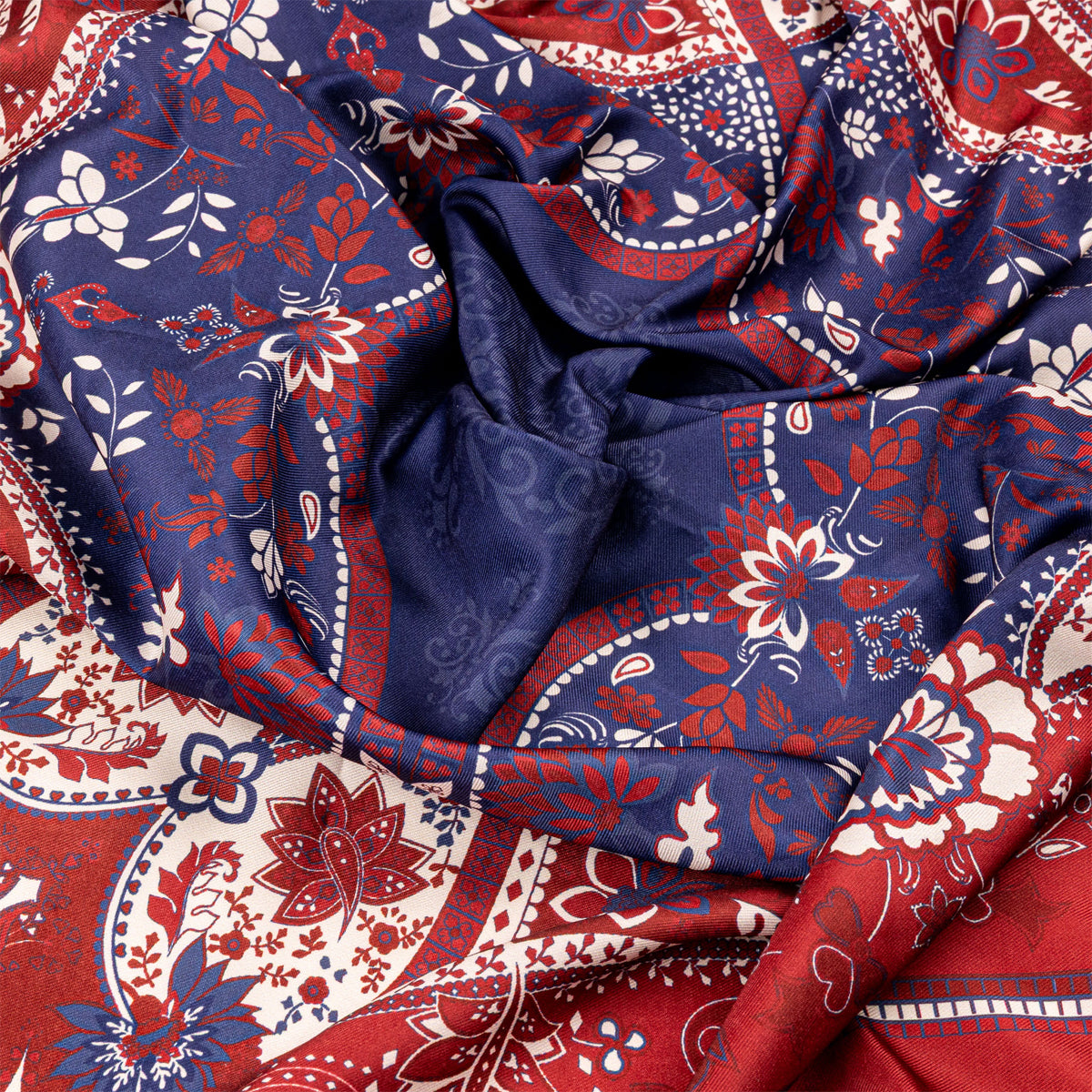 Foulard carré rouge et bleu à motifs