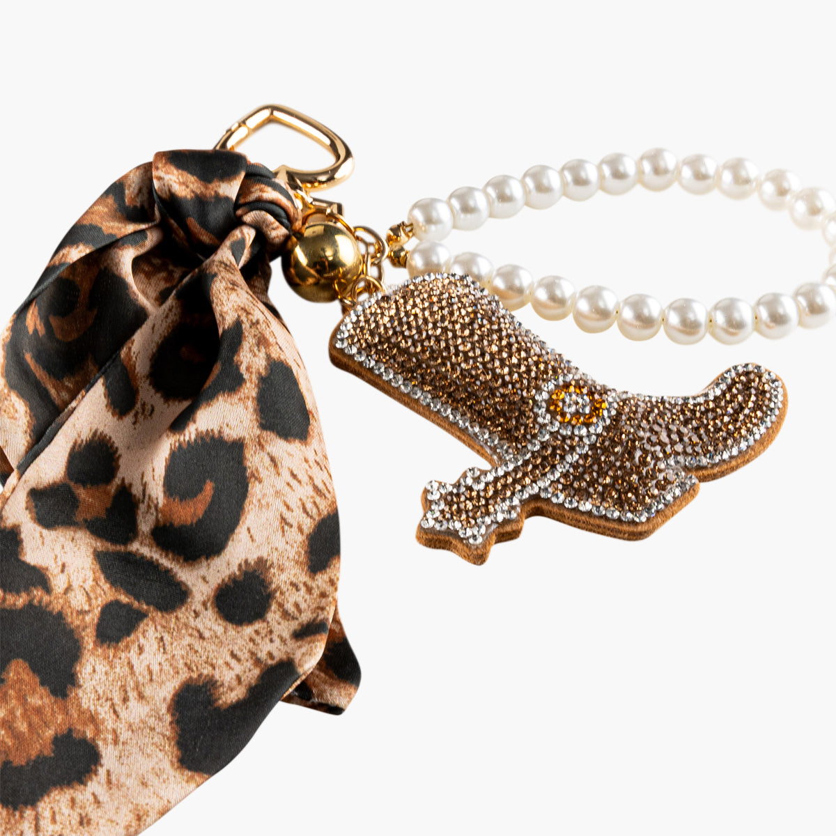Bijoux de sac santiag et foulard léopard