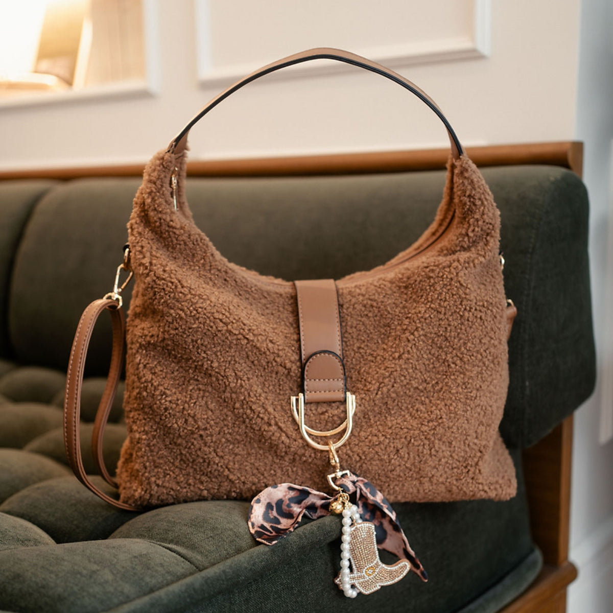 Sac hobo marron effet mouton