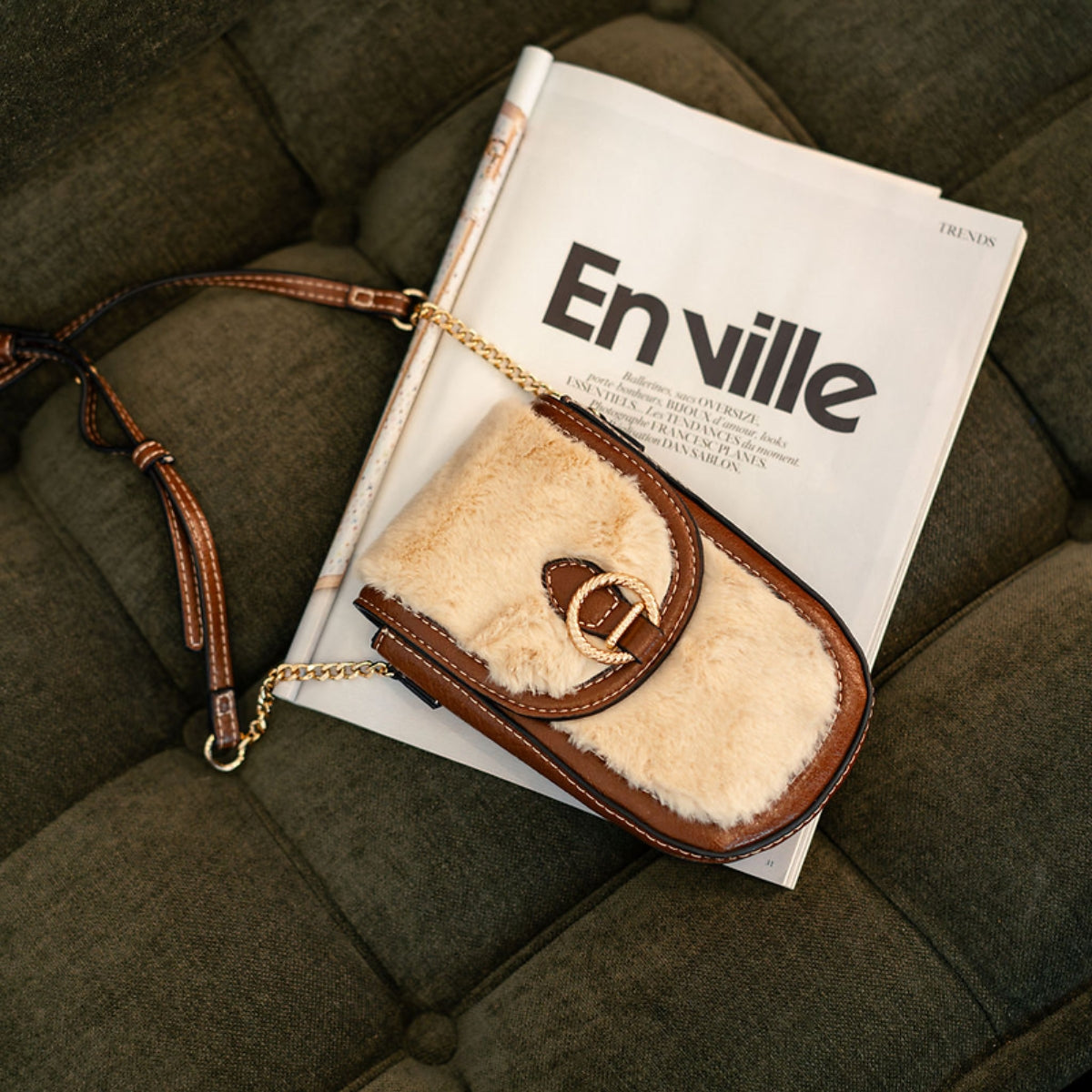 Pochette de téléphone effet fourrure beige et marron