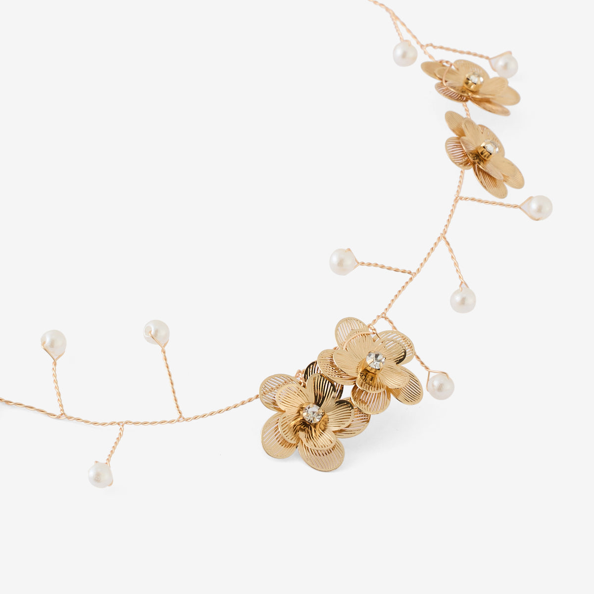 Couronne de fleurs en filigrane et perles nacrées