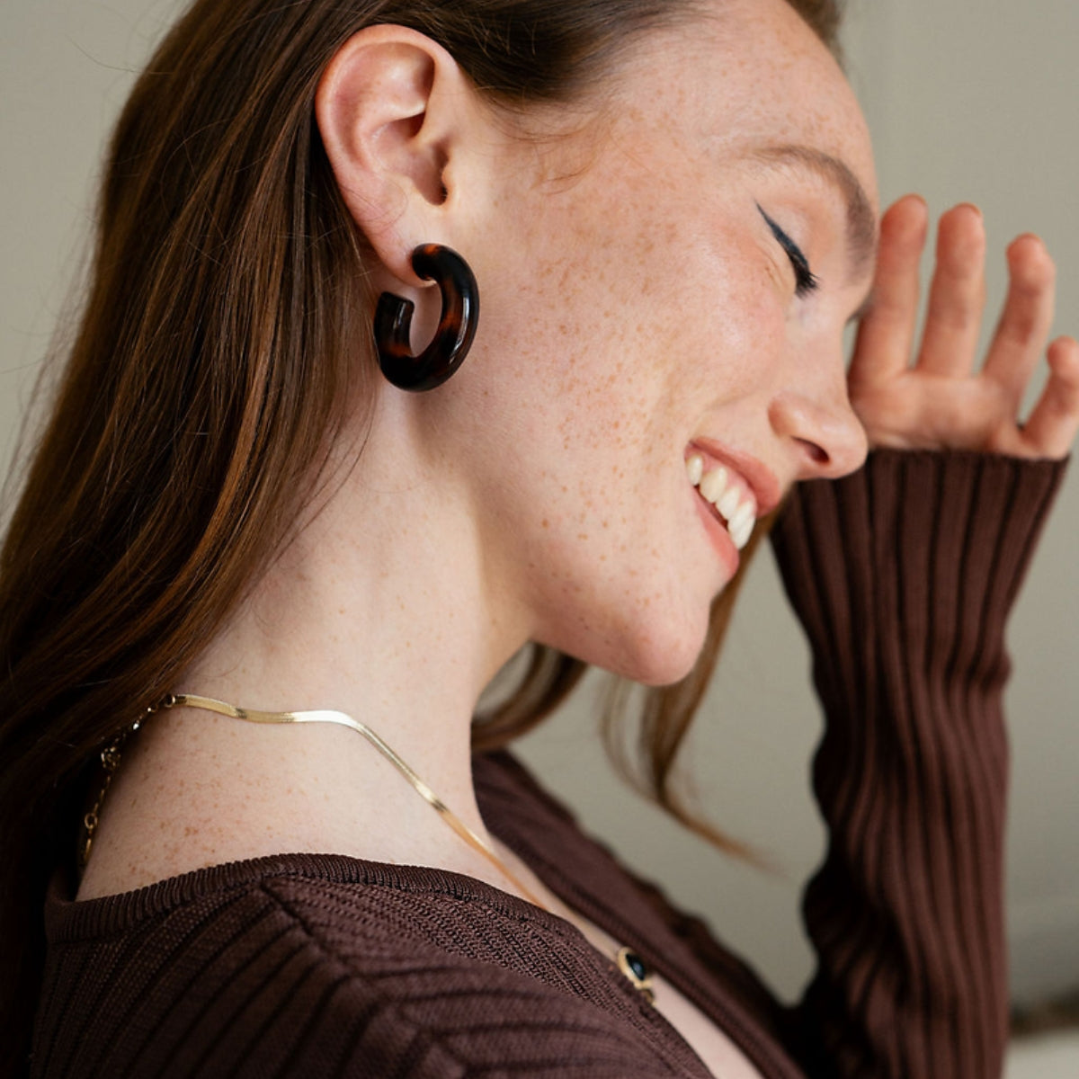 Créoles épaisses en résine effet écaille marron