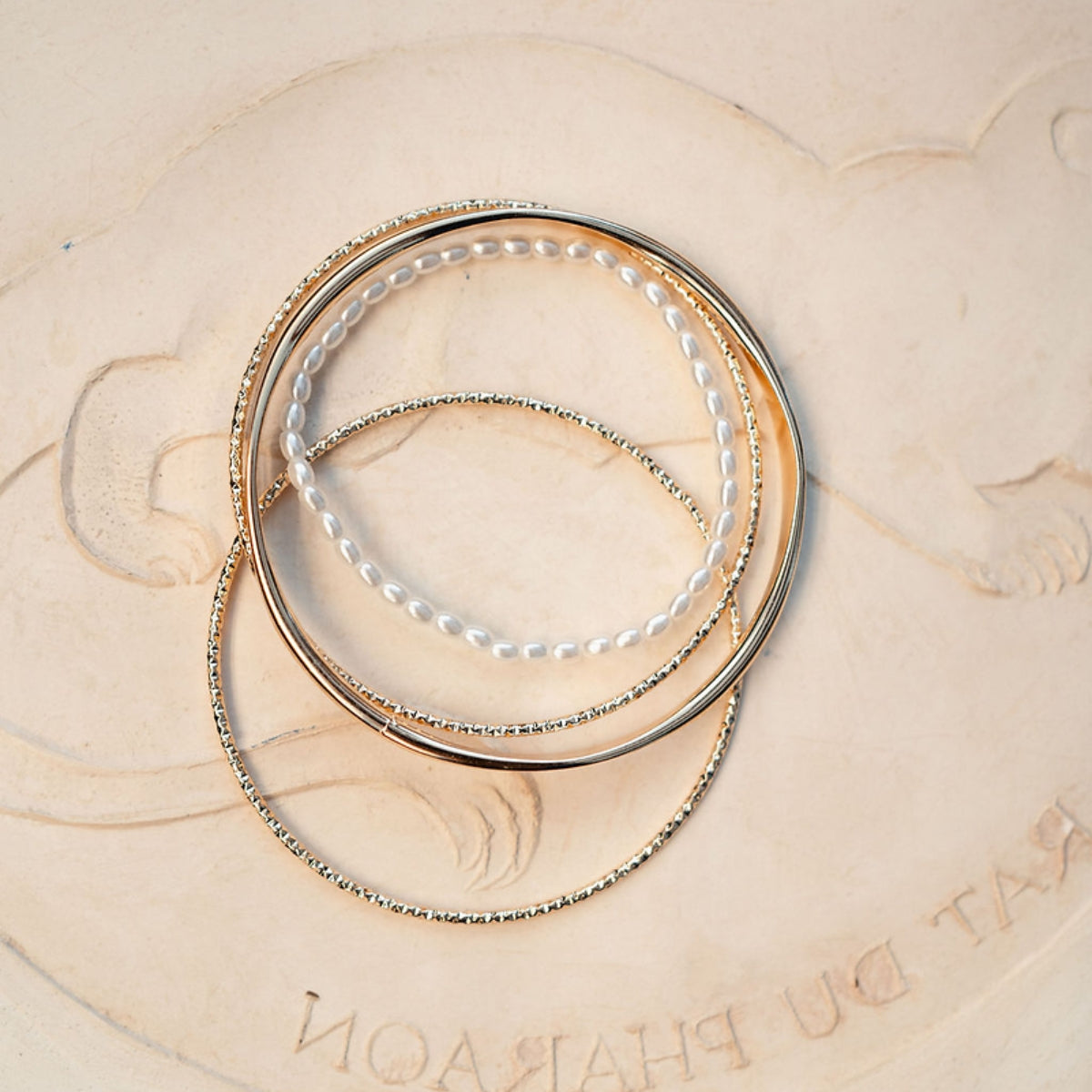 Set de  4 joncs perle et métal doré