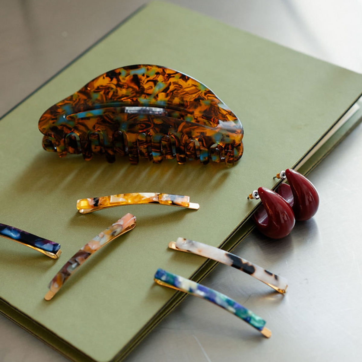 Set de 2 boucles d'oreilles gouttes en résine et métal