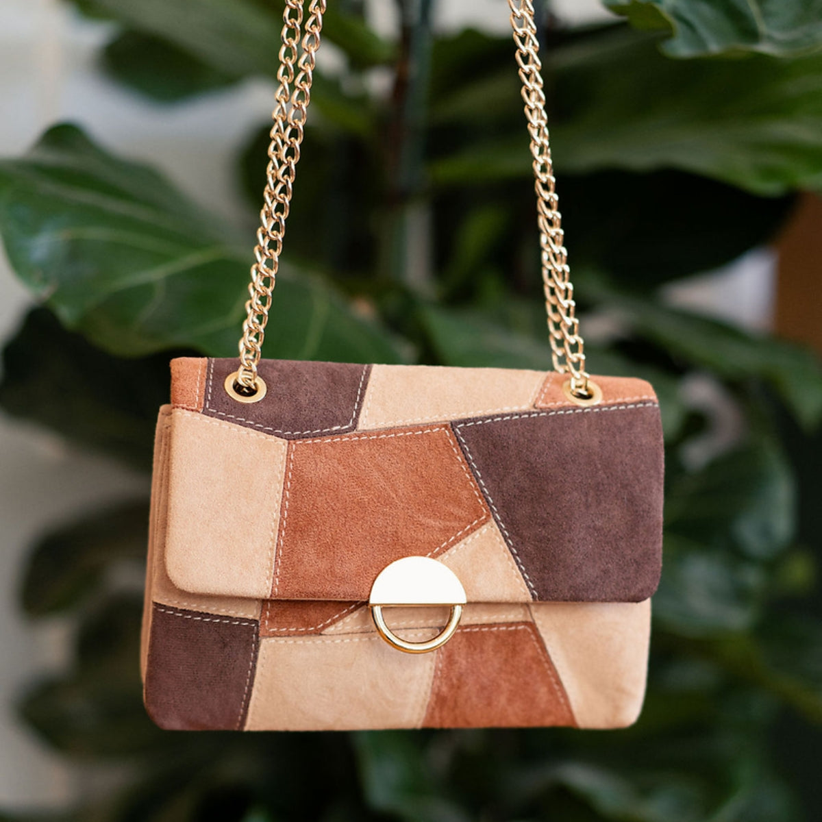 Sac à bandoulière patchwork effet suédé tons marrons