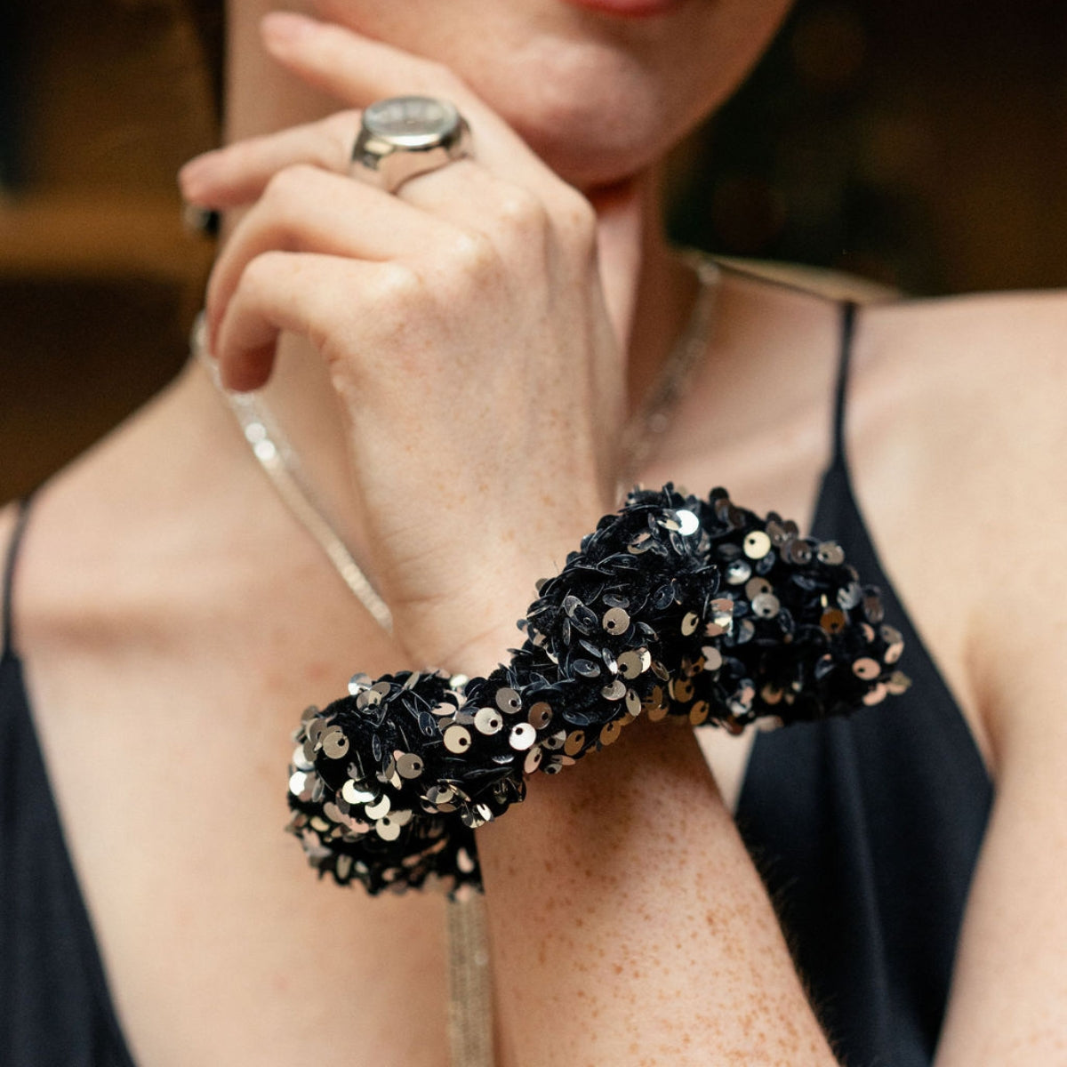 Chouchou effet velours à sequins