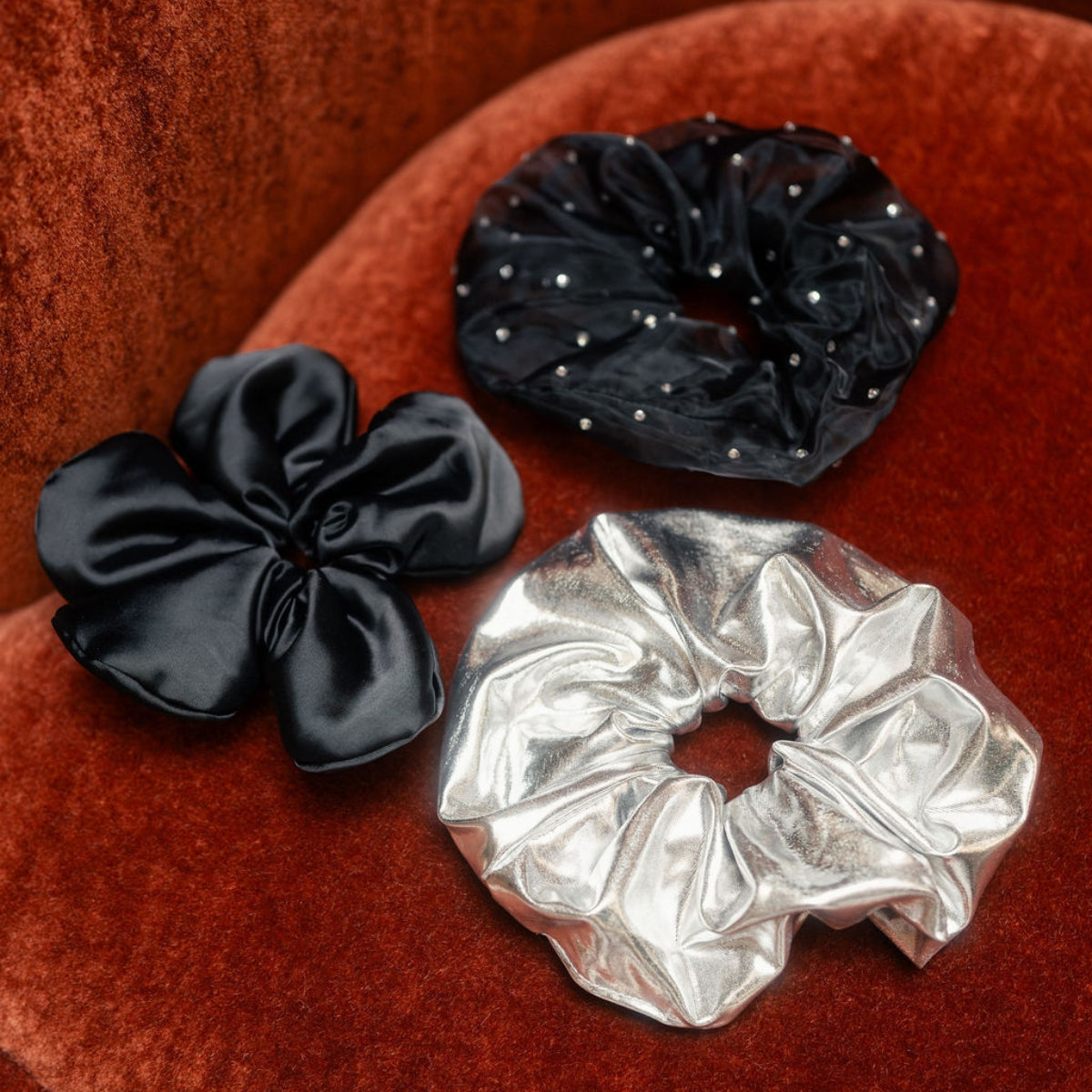 Chouchou XXL noir organza avec strass